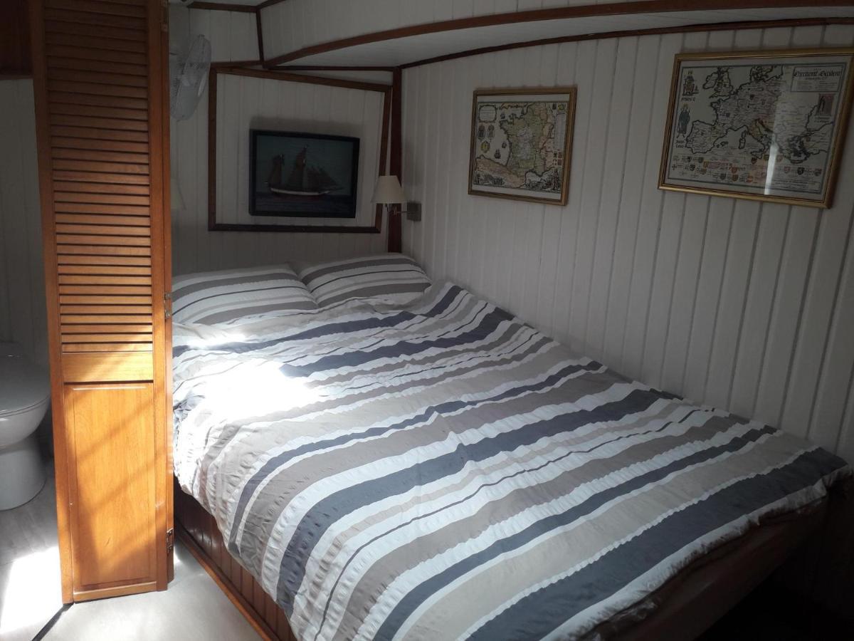 Bed and Breakfast Peniche Caroline Capestang Exterior foto